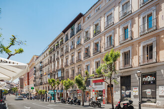 Calle Fuencarral, 89, Madrid, Madrid for rent Primary Photo- Image 1 of 6