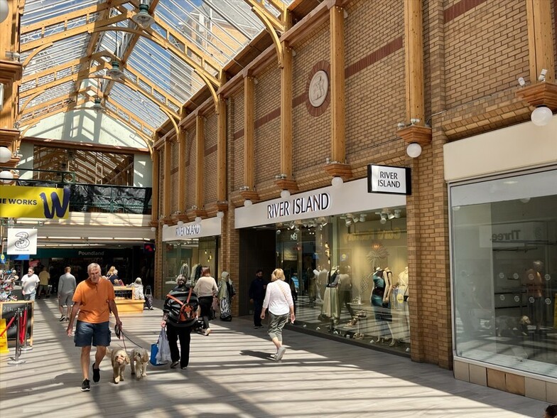 39 Green Lanes Shopping Centre, Barnstaple to rent - Building Photo - Image 2 of 14