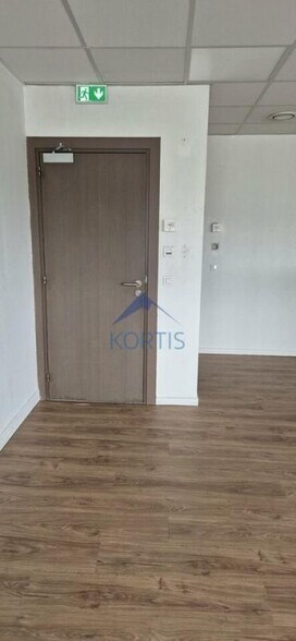 5 Rue Edison, Bron to rent - Interior Photo - Image 2 of 7