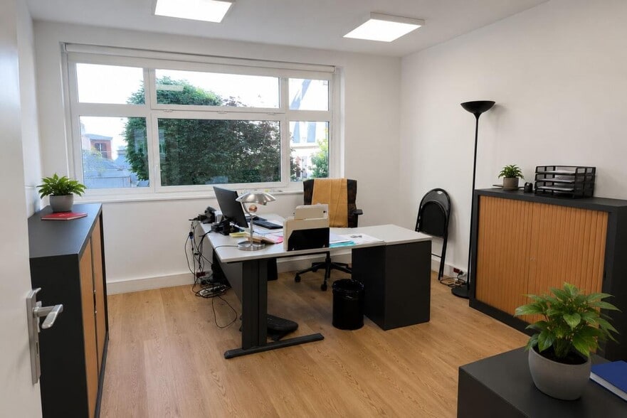 171 Avenue Charles De Gaulle, Neuilly-sur-Seine to rent - Interior Photo - Image 3 of 4