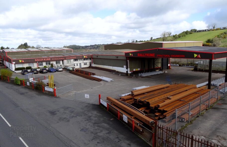 51 Lisburn Rd, Ballynahinch to rent - Building Photo - Image 3 of 4