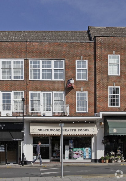 Green Ln, Northwood to rent - Primary Photo - Image 1 of 5