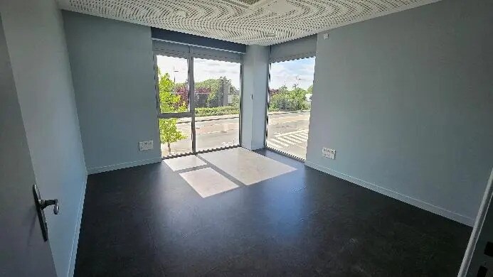 48 Rue De Nantes, Thouaré-sur-Loire to rent - Interior Photo - Image 3 of 5