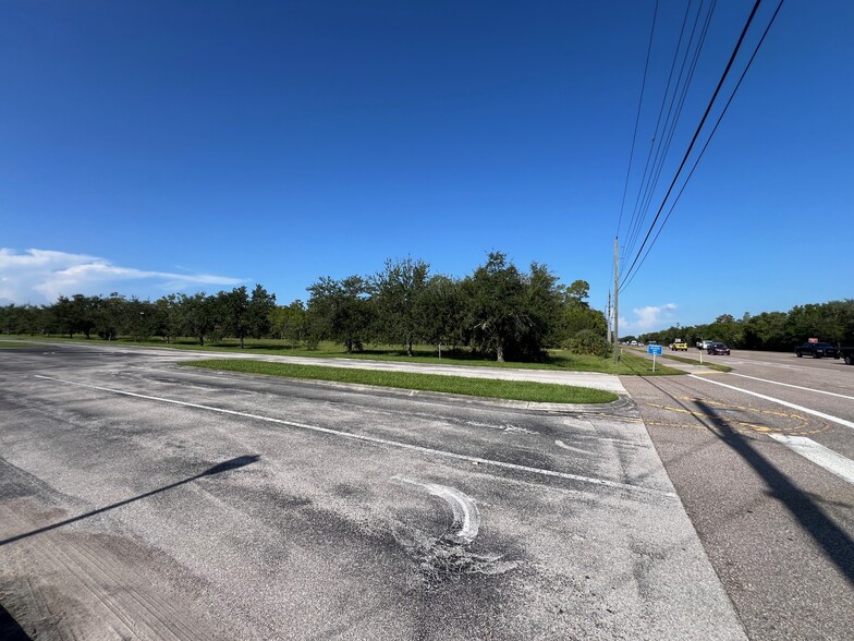 13500 Riverside Center Ct, Fort Myers, FL for sale - Building Photo - Image 3 of 6