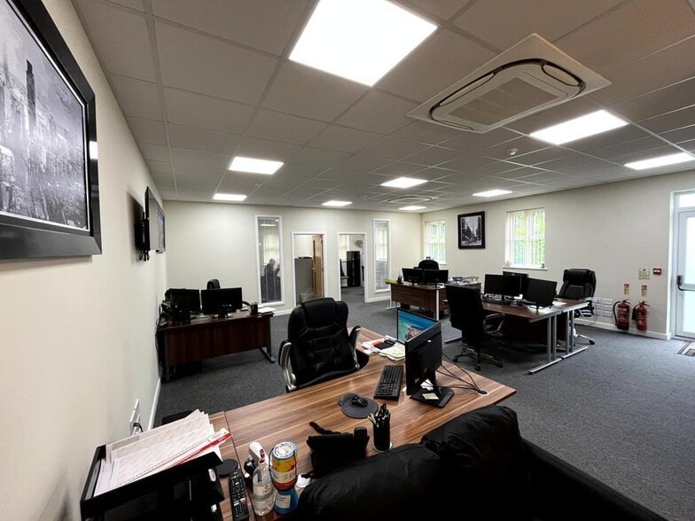 Airfield, Earls Colne to rent - Building Photo - Image 3 of 26