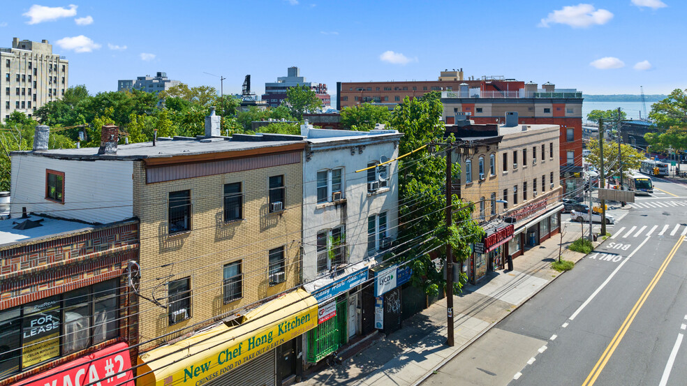 Victory Blvd portfolio of 2 properties for sale on LoopNet.co.uk - Building Photo - Image 2 of 6