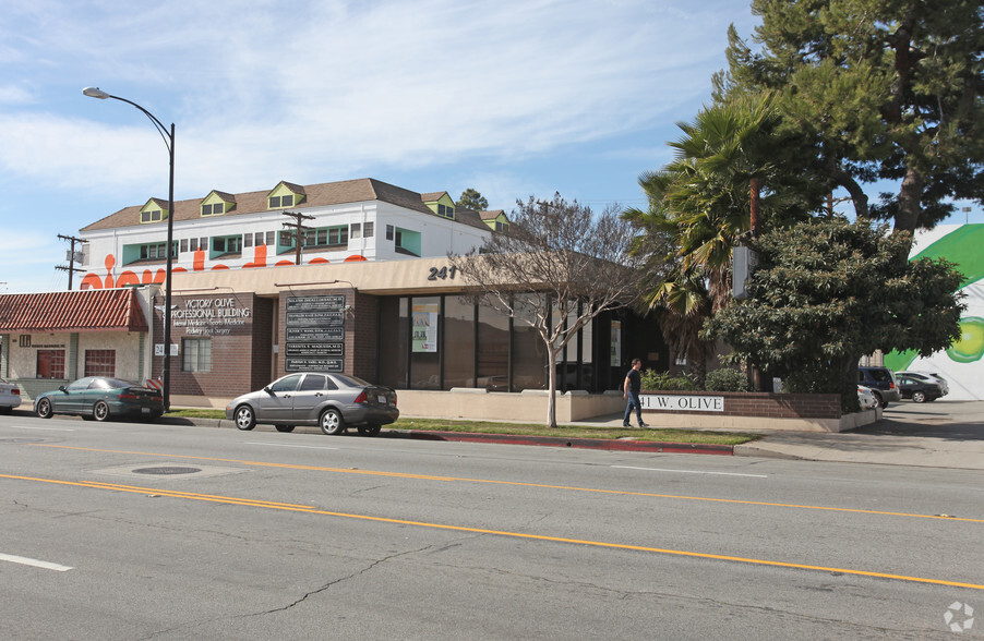 241 W Olive Ave, Burbank, CA for rent - Primary Photo - Image 3 of 23