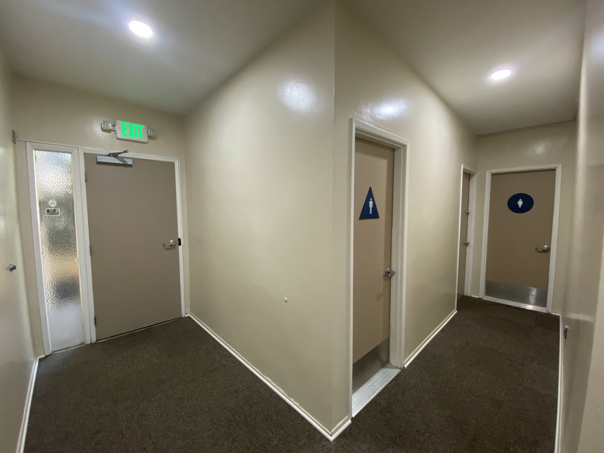 2100 N Sepulveda Blvd, Manhattan Beach, CA for rent Lobby- Image 1 of 7