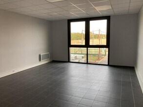 Rue Des Boursaults, Champagne-sur-Oise to rent Interior Photo- Image 2 of 2