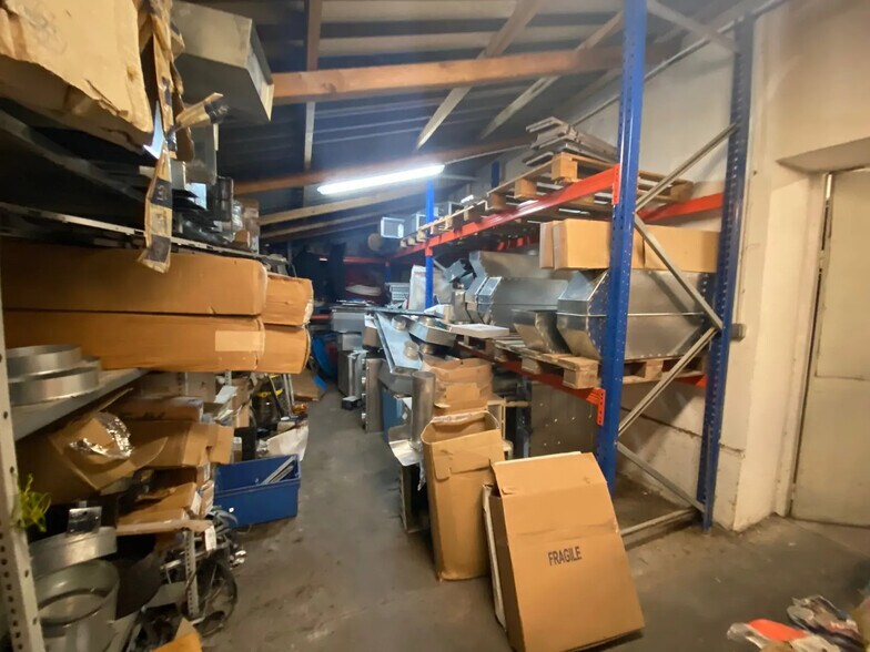 Light Industrial in Marseille for sale - Interior Photo - Image 3 of 9