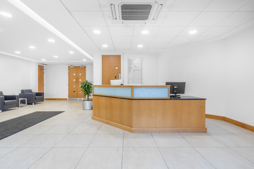 Worthing Rd, Horsham to rent - Interior Photo - Image 1 of 7