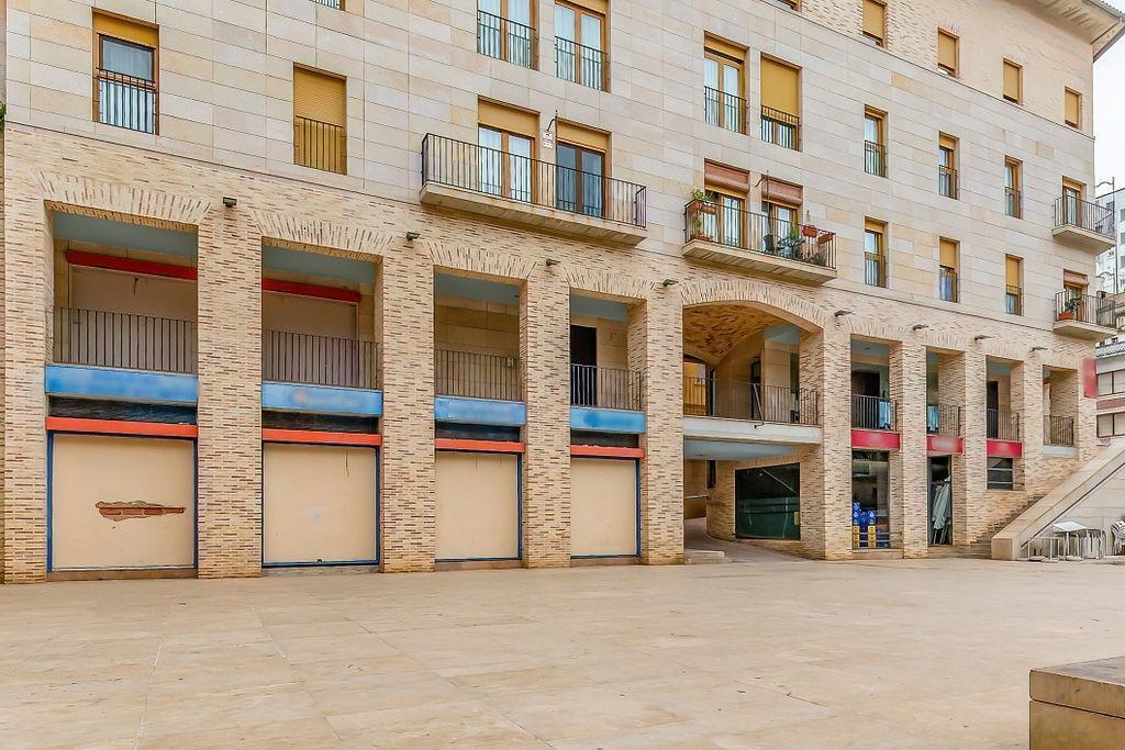 Retail in Alzira, Valencia to rent Primary Photo- Image 1 of 21