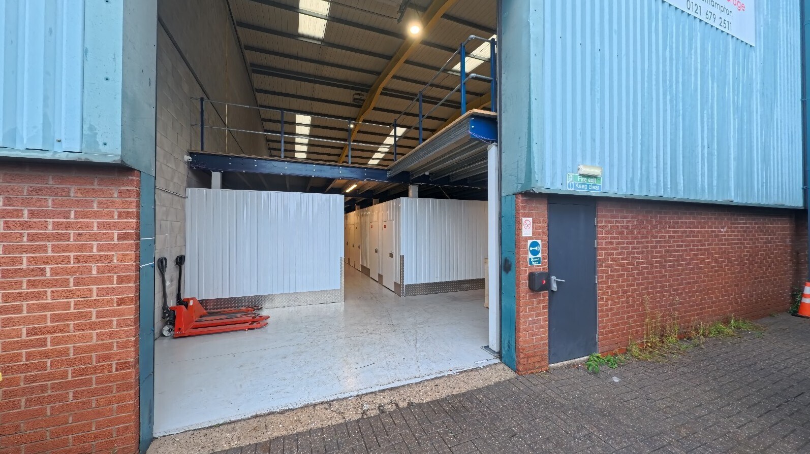 Fernside Rd, Willenhall to rent Primary Photo- Image 1 of 14