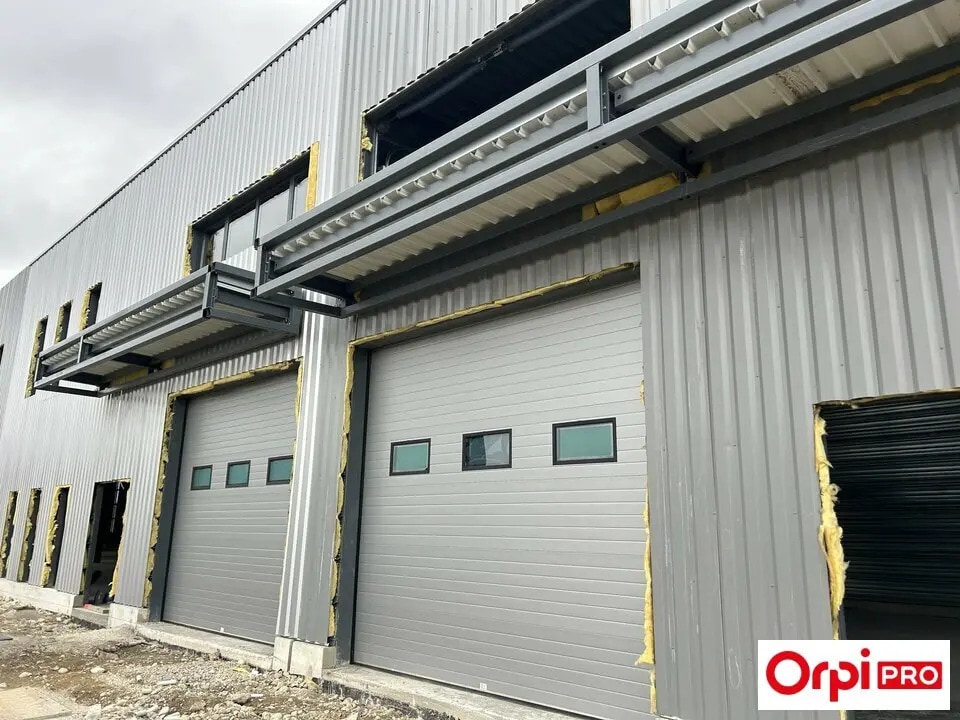 Light Industrial in Bourgoin-Jallieu for sale Building Photo- Image 1 of 6