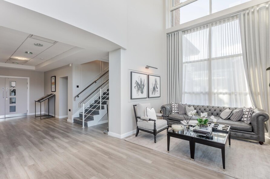 4 Arleston Way, Solihull to rent Interior Photo- Image 1 of 2