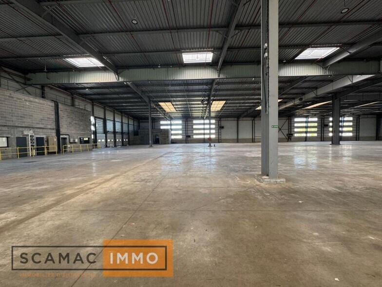 Industrial in Saint-Michel-sur-Orge to rent - Interior Photo - Image 3 of 16