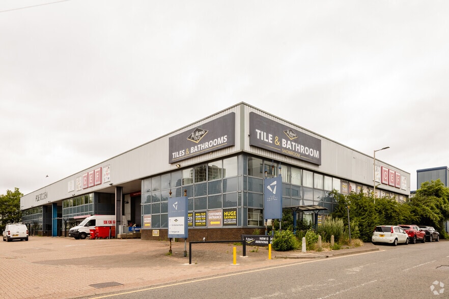 Imperial Way, Watford to rent - Building Photo - Image 3 of 3