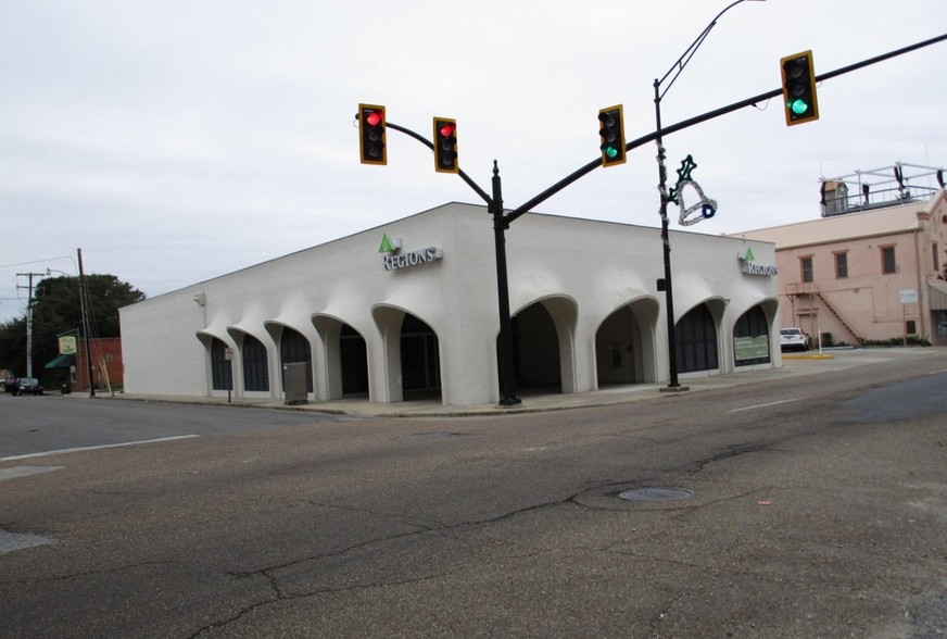 222 E Main St, New Iberia, LA for sale - Primary Photo - Image 1 of 1