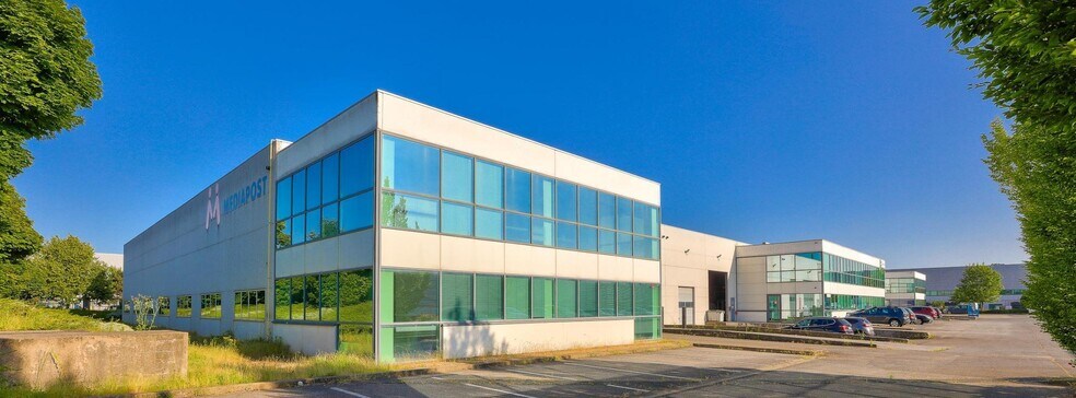 Industrial in Chilly-Mazarin to rent - Building Photo - Image 2 of 4