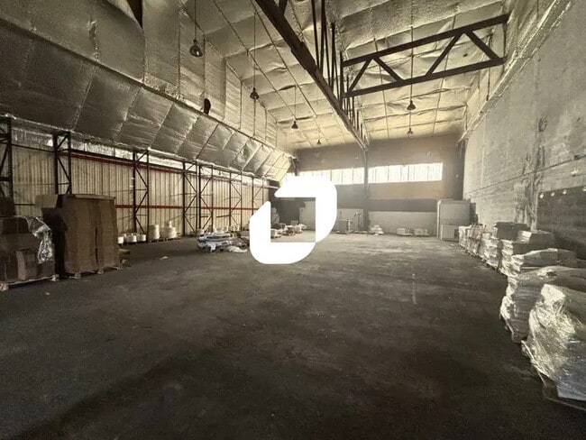 Location Entrepôt 395 m²