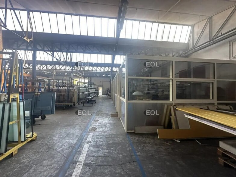 Industrial in Marseille to rent - Interior Photo - Image 3 of 5