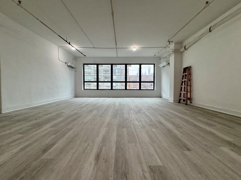 112-114 W 14th St, New York, NY for rent - Building Photo - Image 1 of 11