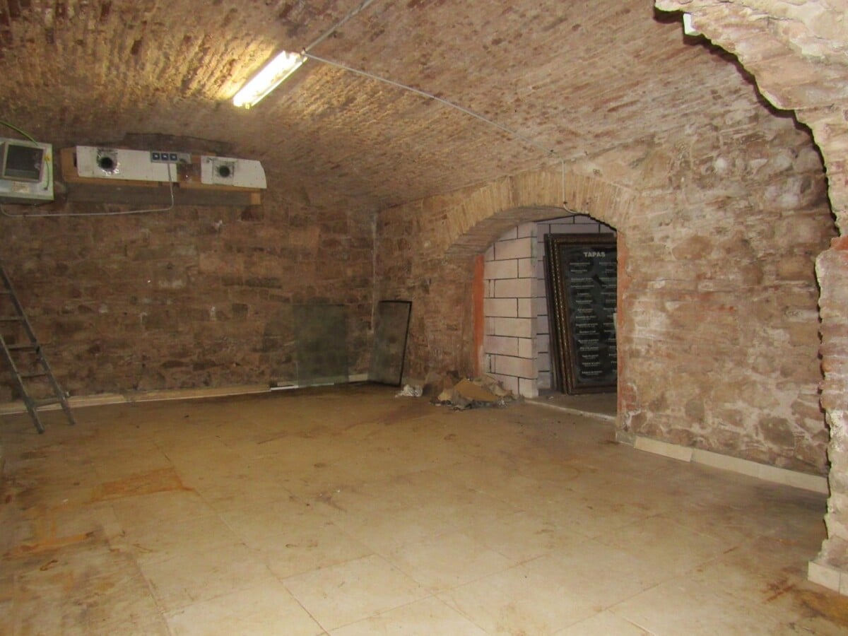 Barcelona, BAR 08001 - Unit PL00 -  - Interior Photo - Image 2 of 13