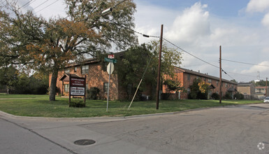 2266 W Oak St, Denton, TX for sale Primary Photo- Image 1 of 1