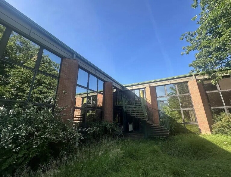 90 Rue Du Village D'Entreprises, Labège to rent - Building Photo - Image 2 of 11