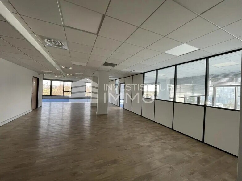 Office in Jossigny for sale - Interior Photo - Image 2 of 4