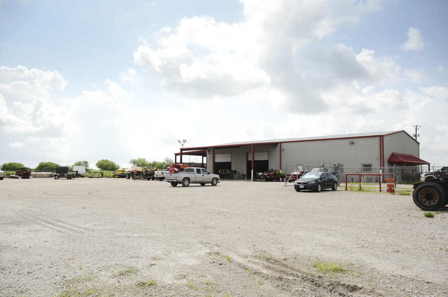 4136 Interstate Highway 37, Odem, TX for rent - Building Photo - Image 2 of 28