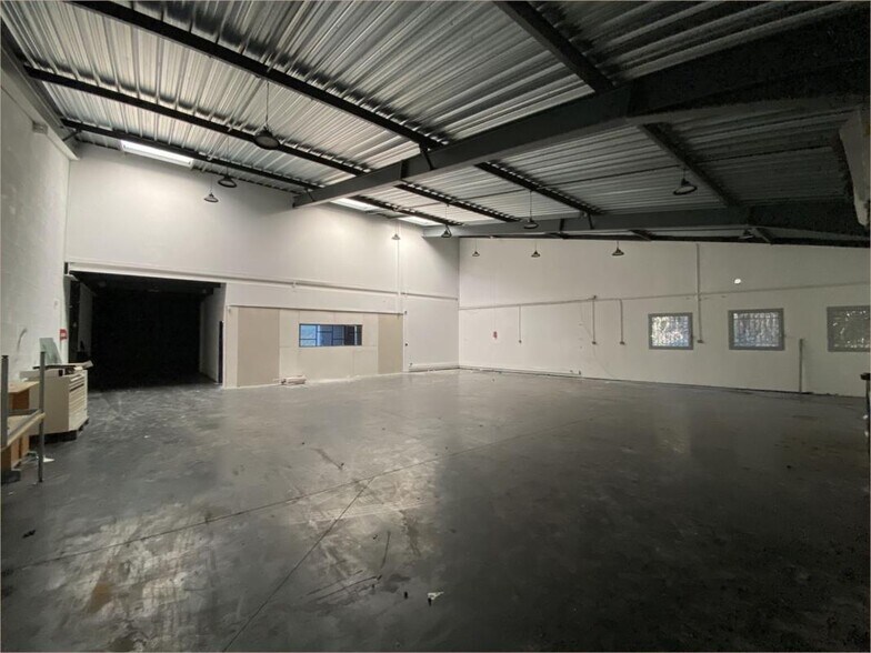 Light Industrial in Dardilly to rent - Building Photo - Image 3 of 7