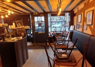 102-103 Bancroft, Hitchin to rent Interior Photo- Image 2 of 3