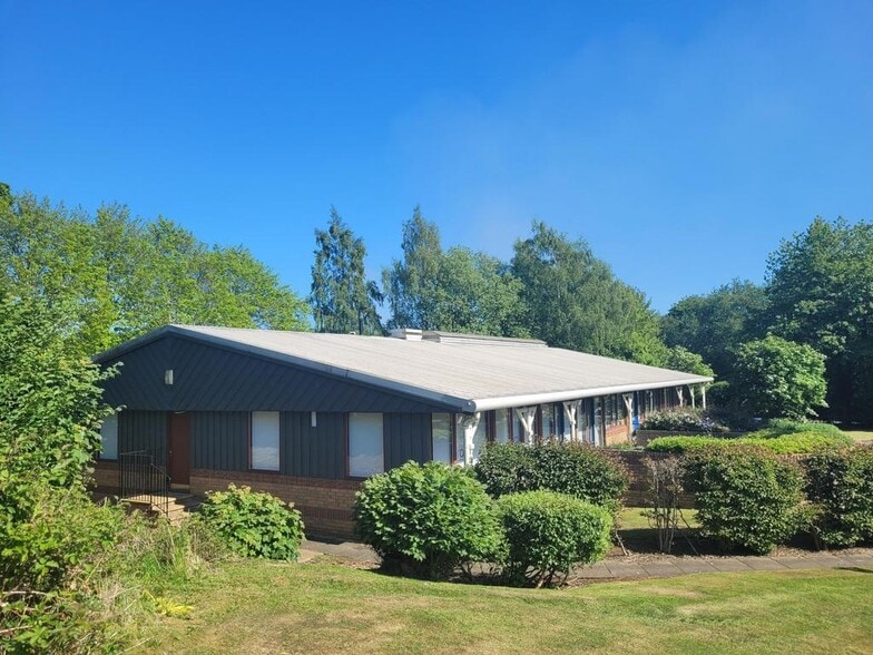 Pitreavie Dr, Dunfermline to rent - Building Photo - Image 3 of 3