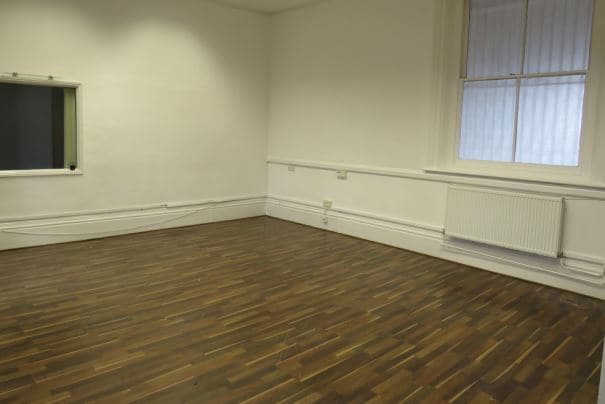 Station Rd, Bagshot to rent - Interior Photo - Image 2 of 3