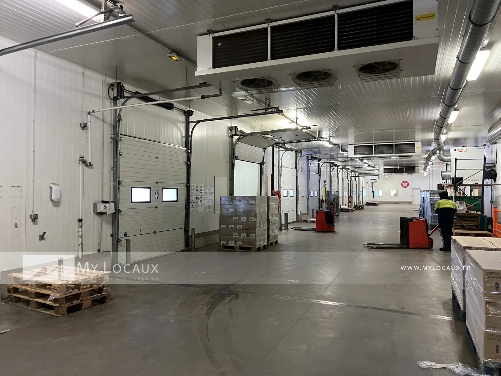 Industrial in SAINT-OUEN-L'AUMONE to rent Building Photo- Image 1 of 16