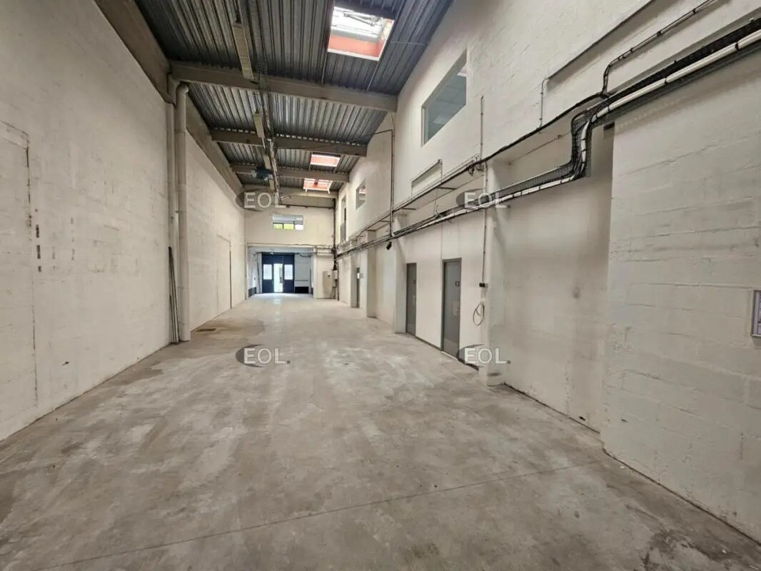 Light Industrial in Fresnes to rent Building Photo- Image 1 of 15