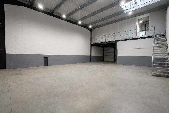 Light Industrial in Muret to rent Interior Photo- Image 1 of 3