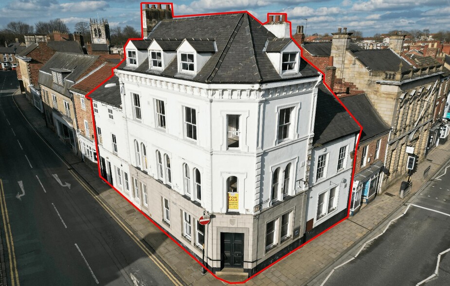 32 Bridge St, Tadcaster for sale - Primary Photo - Image 1 of 9