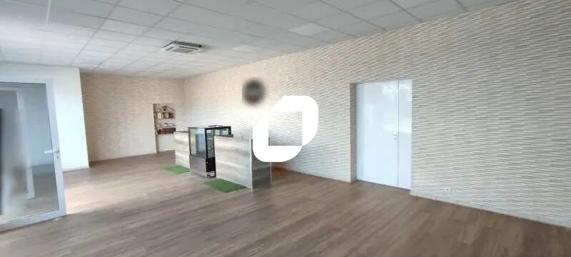 Retail in Pessac to rent - Interior Photo - Image 2 of 5