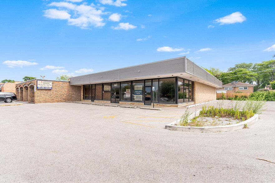 3921-3925 W Touhy Ave, Lincolnwood, IL for sale - Building Photo - Image 1 of 17