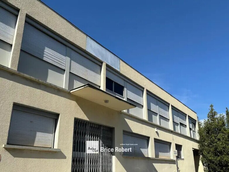 17 Rue Vaucanson, Décines-Charpieu for sale - Building Photo - Image 1 of 6