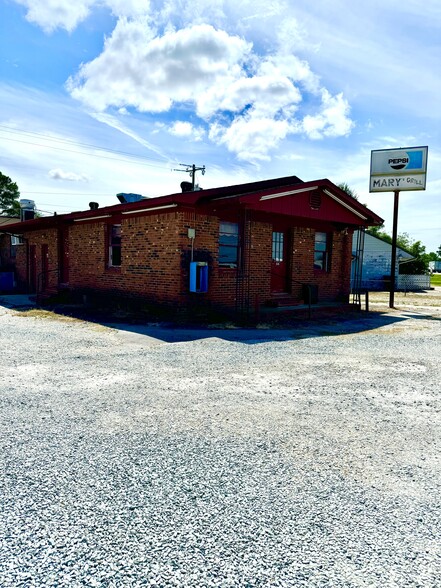 352 Martin Luther King Jr Blvd, Clinton, NC for sale - Building Photo - Image 1 of 12