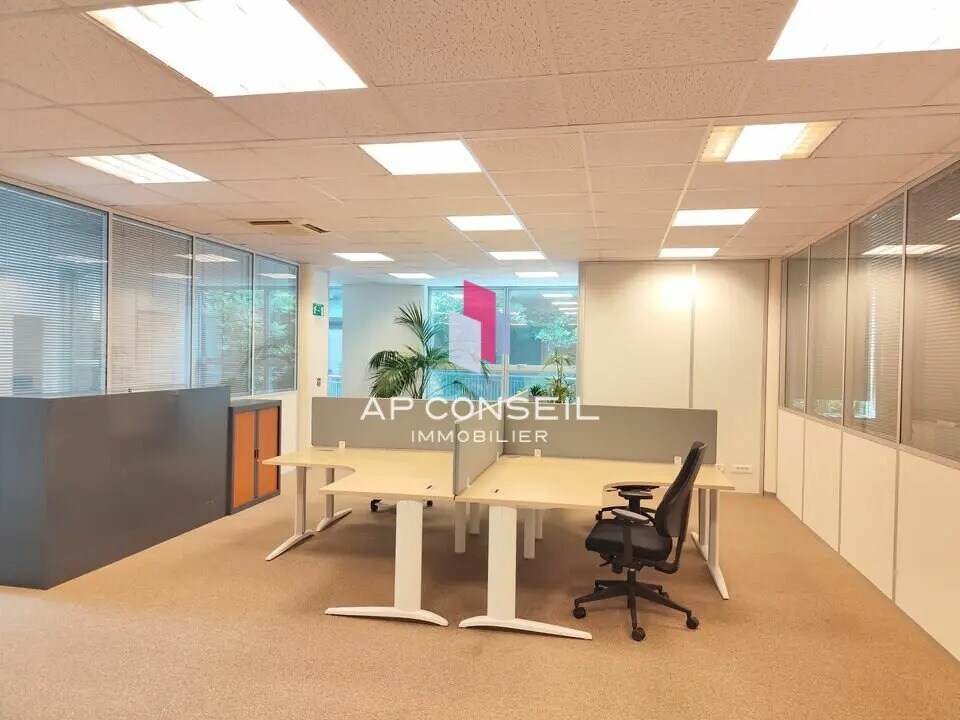 Office in Guyancourt to rent Interior Photo- Image 1 of 7