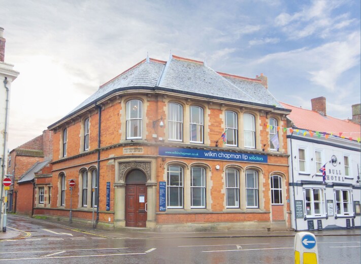 7-9 Bull Ring, Horncastle for sale - Primary Photo - Image 1 of 1