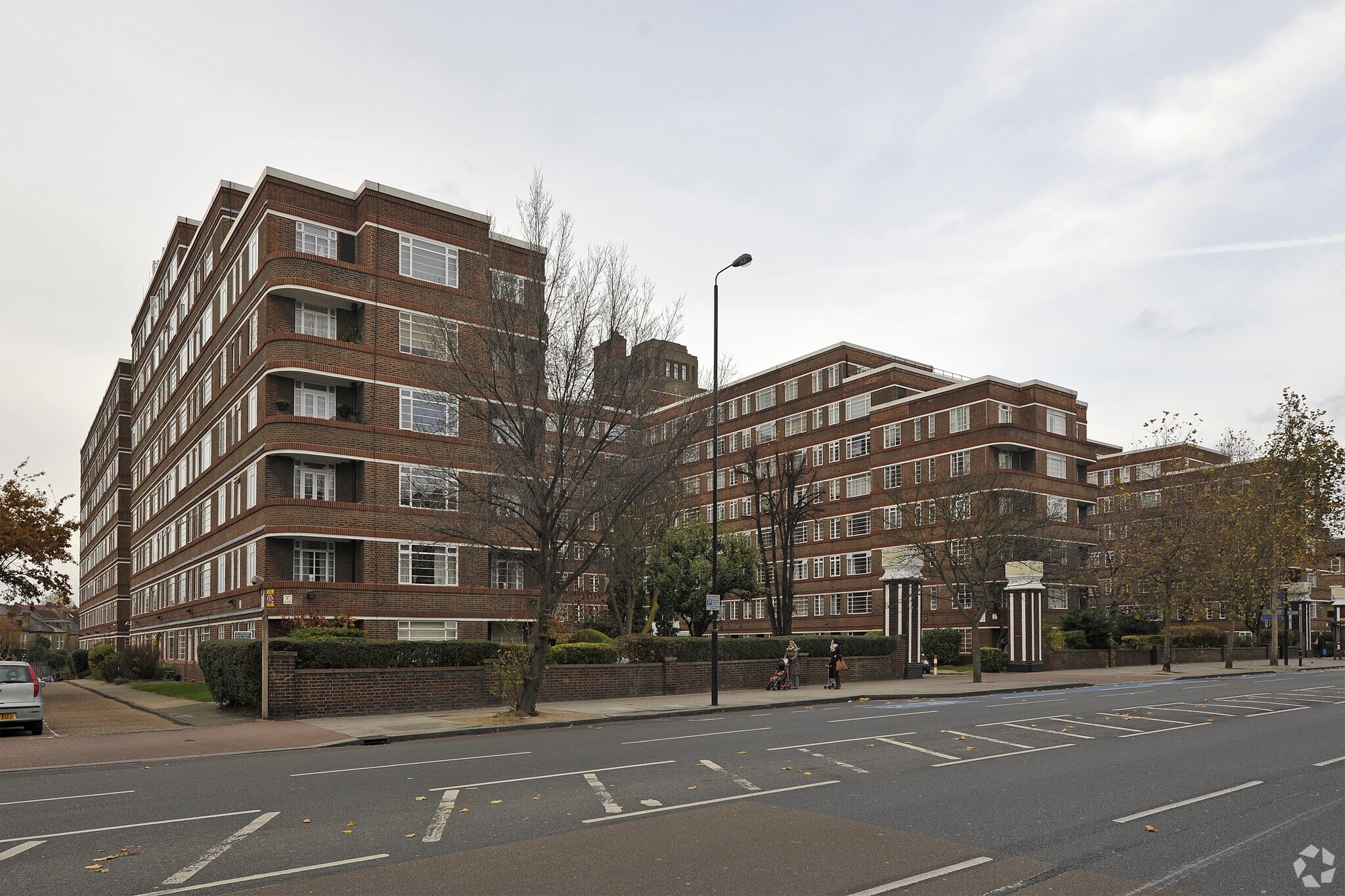 Balham High Rd, London for sale Primary Photo- Image 1 of 1