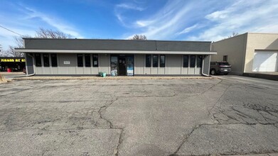 5805 Fleur Dr, Des Moines, IA for rent Building Photo- Image 1 of 1