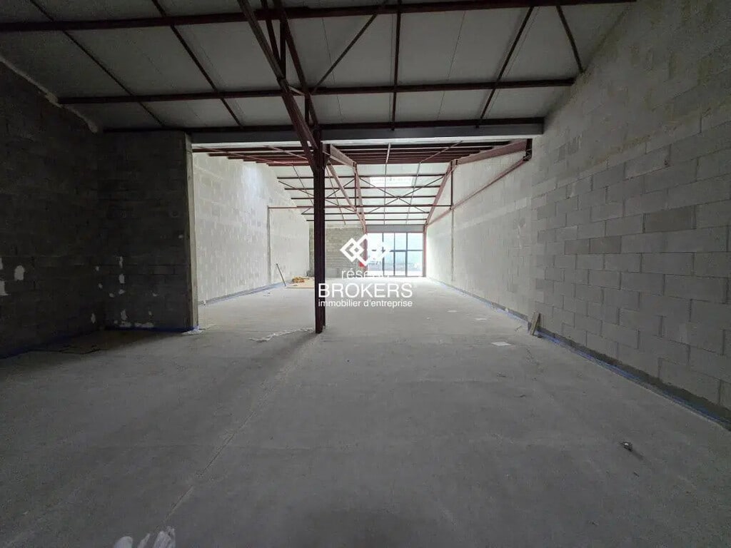 Location Commerce 290 m² à 600 m² - Photo 1