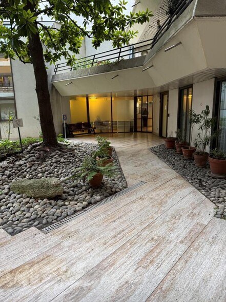 Office in Paris for sale - Building Photo - Image 3 of 10