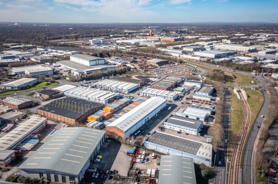 Longwood Park, Trafford Park, Manchester to rent - Building Photo - Image 2 of 14